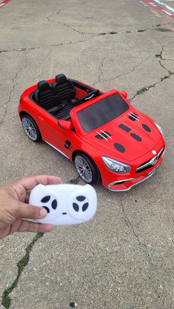 Kids Car Ride on toy electric powered Red Benz