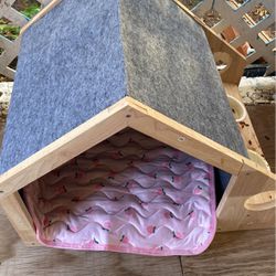 Outdoor Cat/Dog House 