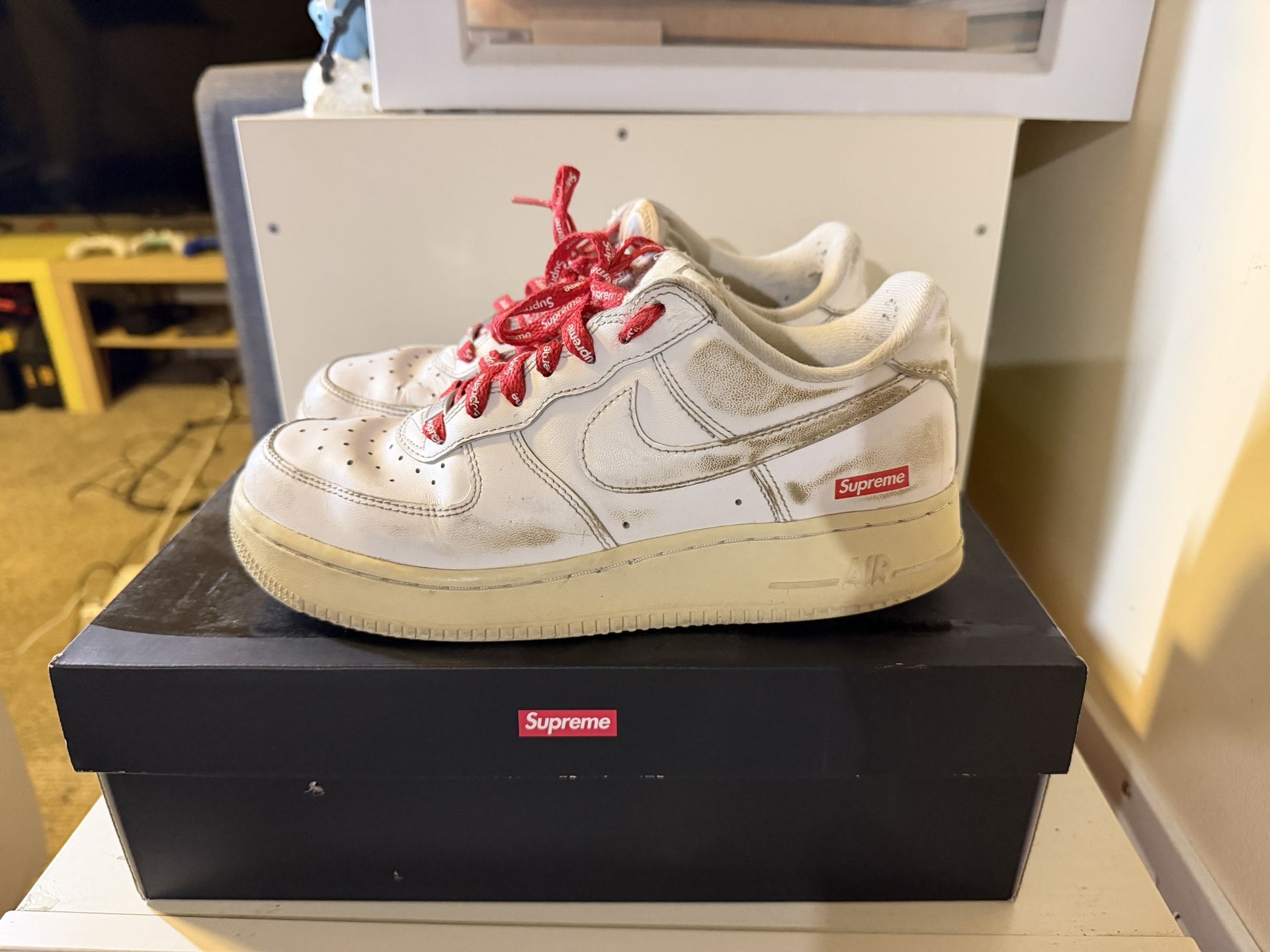 Air Force 1 Supreme, Size 6.