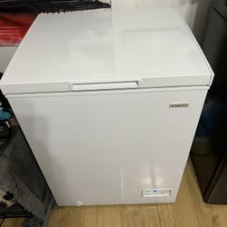 Igloo 5.0 Cu. Ft. Chest Freezer - Clean & Works Great - $150 (Los Angeles)