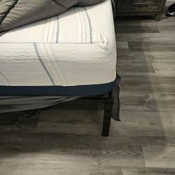 King Mattress & Platform Bed Frame 