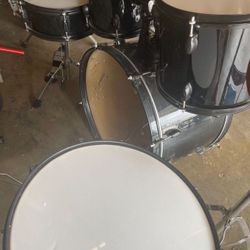 Drum Kit / Drum Set