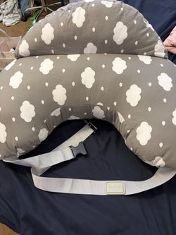 Momcozy feeding pillow