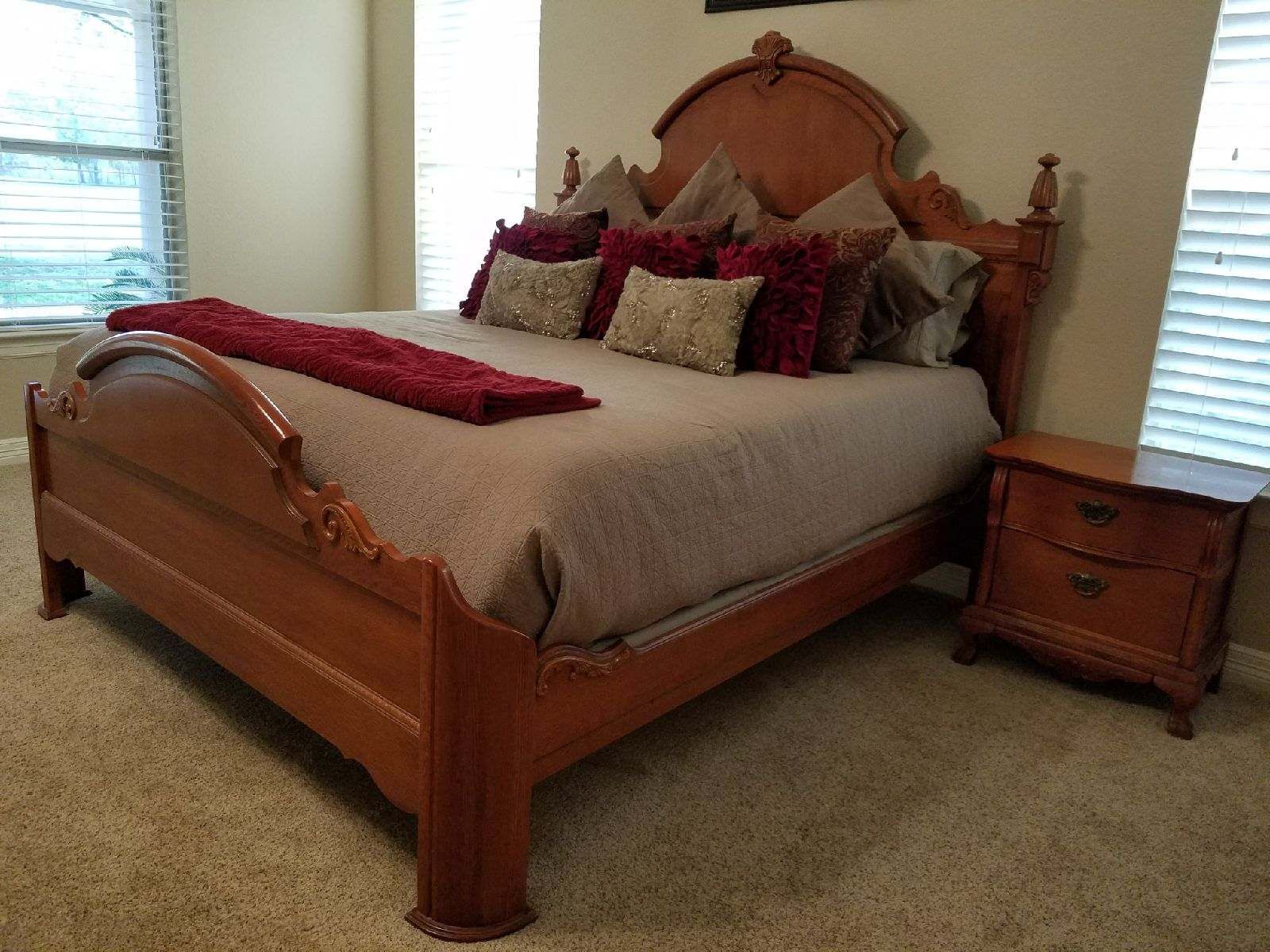 Beautiful Vintage Lexington Victorian Sampler King Bedroom Set for Sale