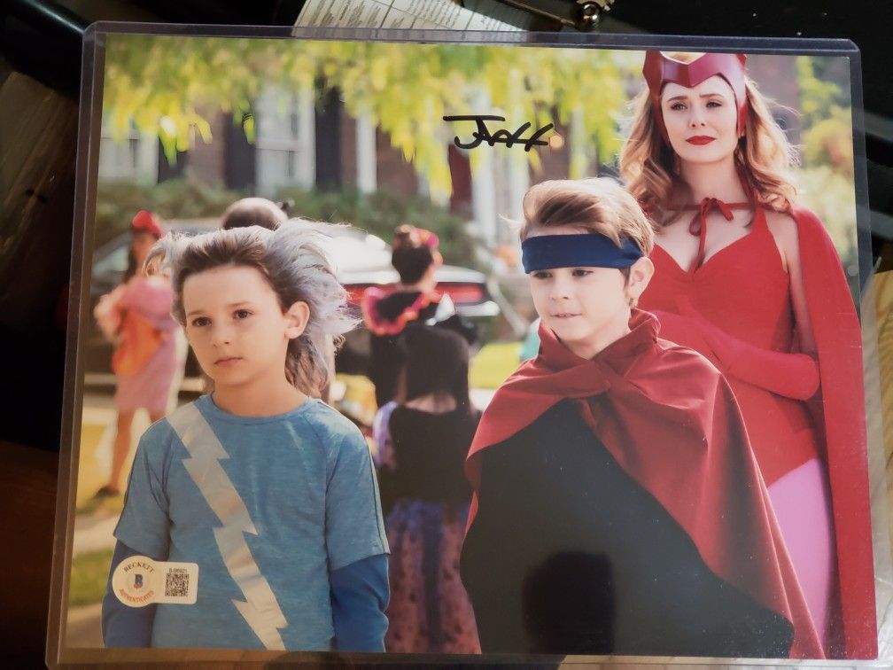 Julian Hilliard "Billy Maximoff" WANDAVISION Autograph 8 x 10 Picture with Certificate Of Authenticity by Beckett