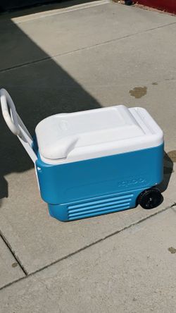 Igloo ice chest cooler
