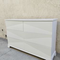 SIX DRAWERS WOODEN DRESSER 