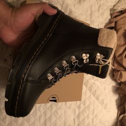 Doc Martens Women’s 8
