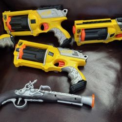 Selling (4) Nerf Guns Good Condition 