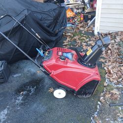 Toro   Power Curve Snowblower Used One Season