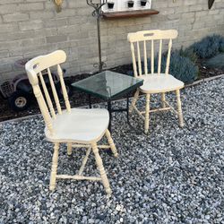 Matching Cottage Style Solid Wood Spindle Back Chairs – Farmhouse / Windsor Style – Pair  ⸻  Description A matching pair of solid wood spindle-back ch