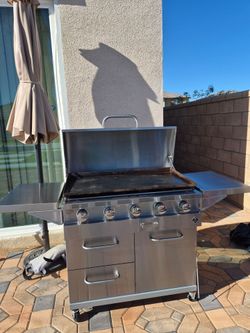 Great condition Sam's club  outdoor grill
