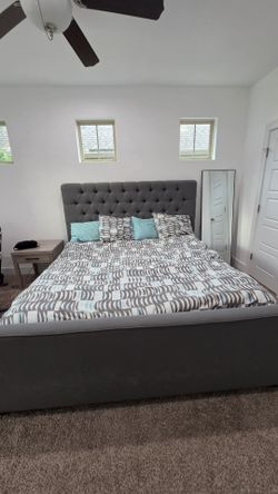 Living Spaces Bed & Mattress King - Strong, sturdy
