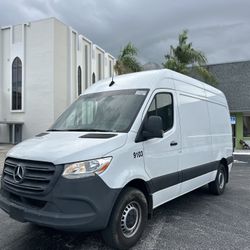 2022 Mercedes-Benz Sprinter 2500
