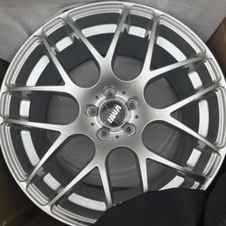 V710 Hyper Silver - Custom I Custom / 19"x 10 | ET38