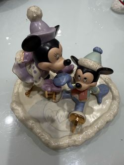 Mickey & Minnie Ice Skating