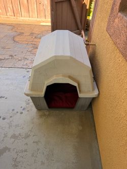 Plastic Outdoor Dog House