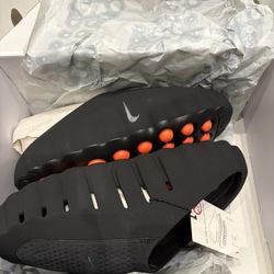 NIKE MIND 001 BLACK/CHROME-HYPER CRIMSON NOIR/HYPER CRAMOISI/CHROME