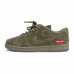 Supreme dunks