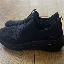 Woman’s Slip On Shoes (Wide)