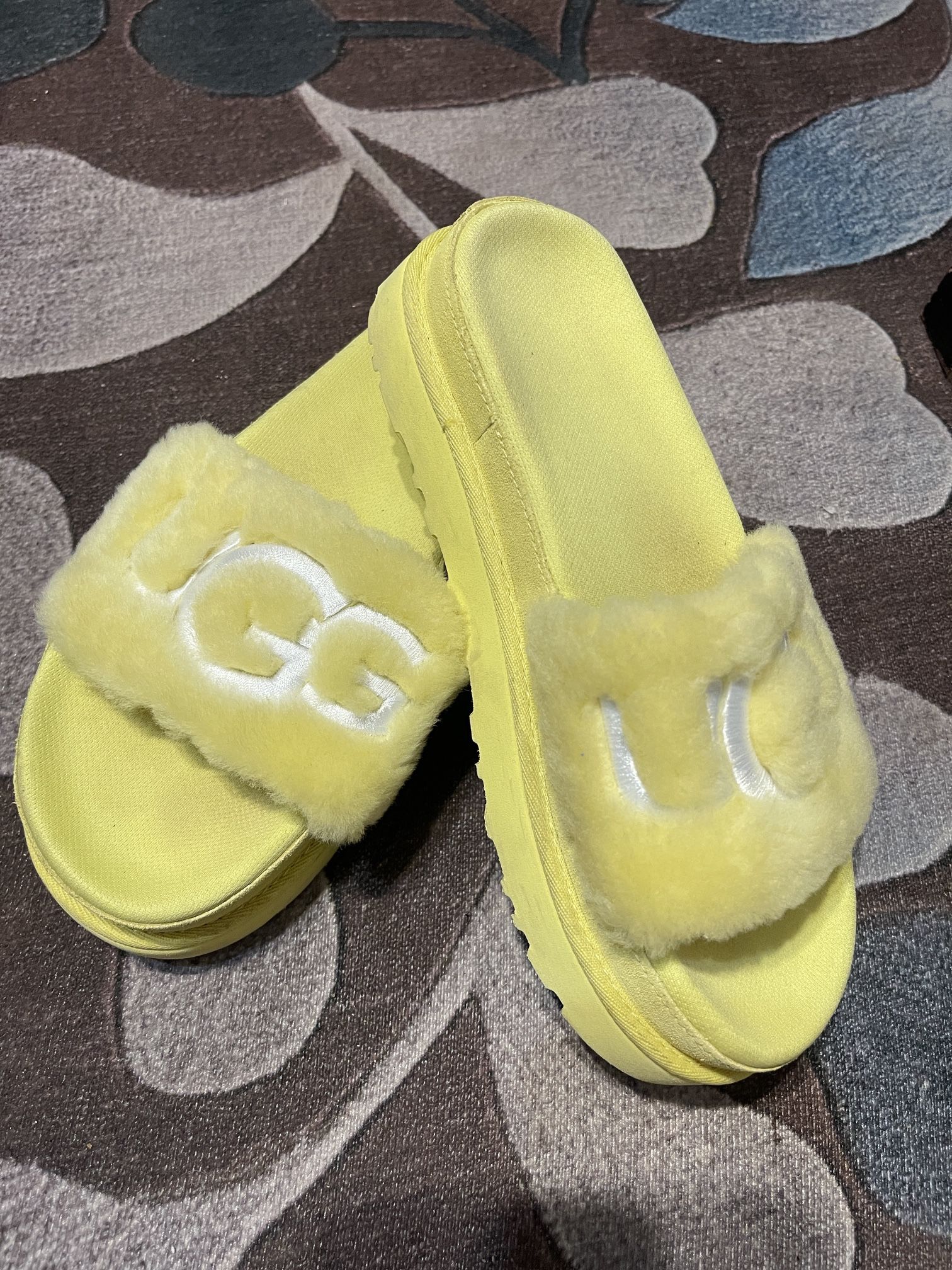 UGG Slides