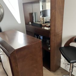 Wood Bar with Wine Rack, Glass Holders & 3 Stools – Great Condition!