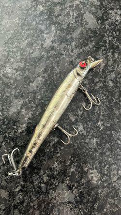 Silver minnow bomber lure