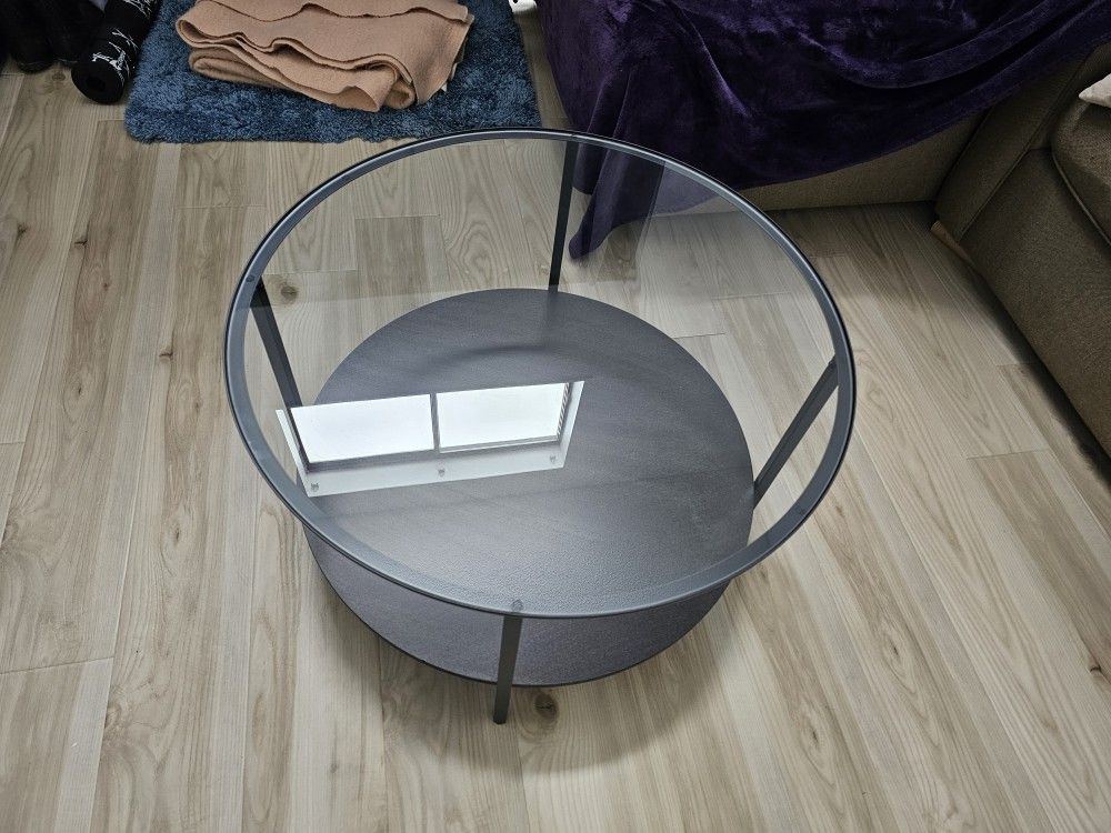 Glass Round Table 