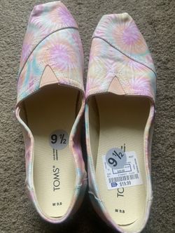 Brand NEW Woman’s Toms