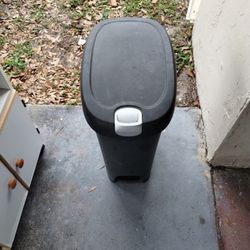 Hefty Kitchen Garbage Can W Foot Open & Close 