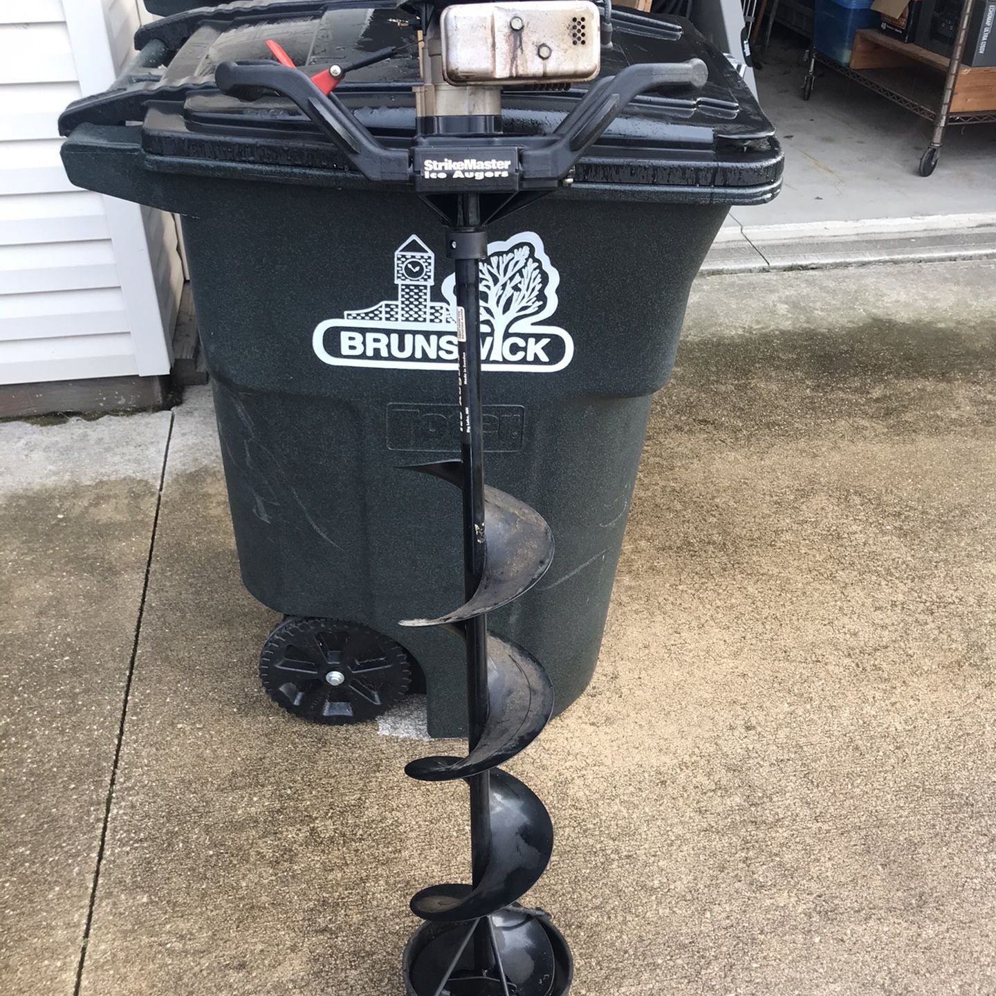 Strikemaster Mag 2000 Ice Auger 8 Inch