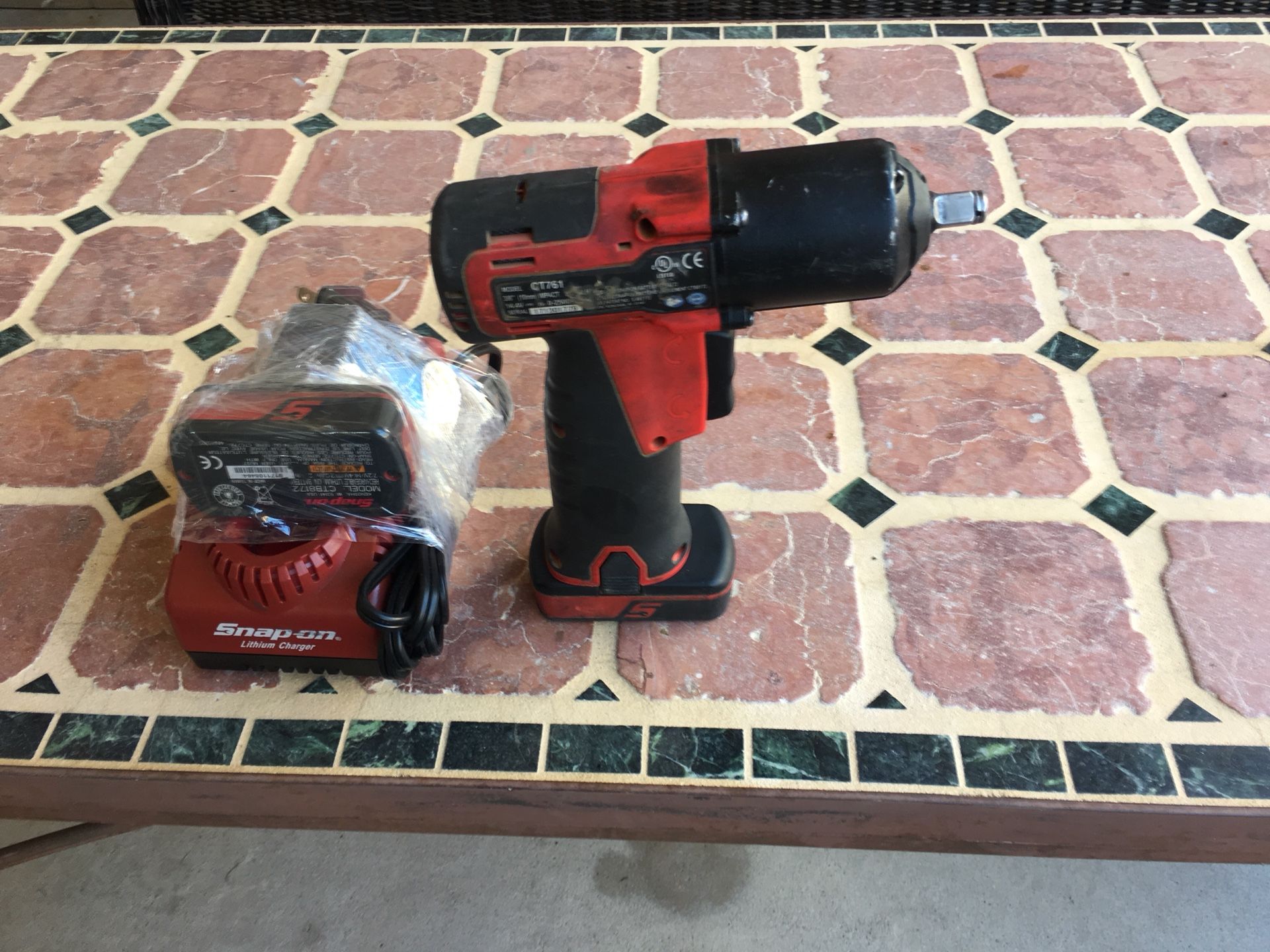 Looking new 2 batería snap on 3/8