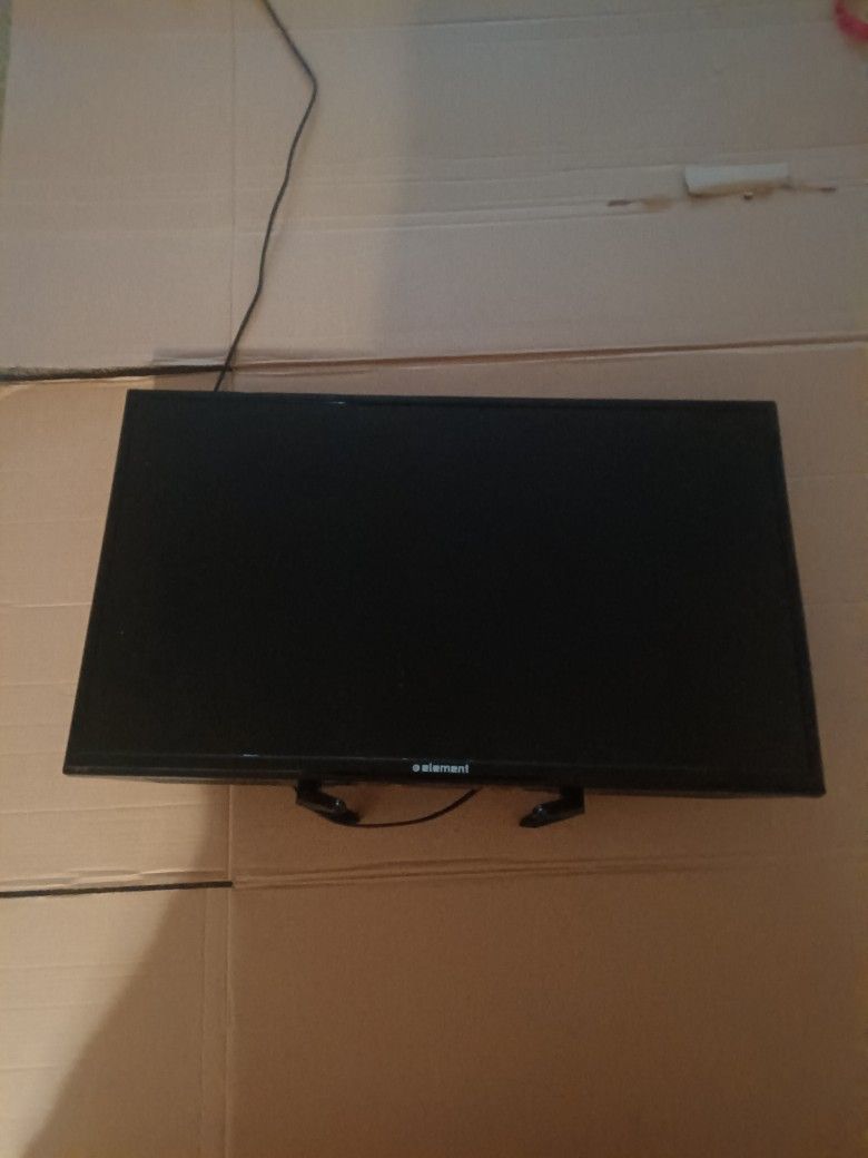 32" Element Tv