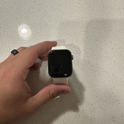 Apple Watch Series 4 - 44MM