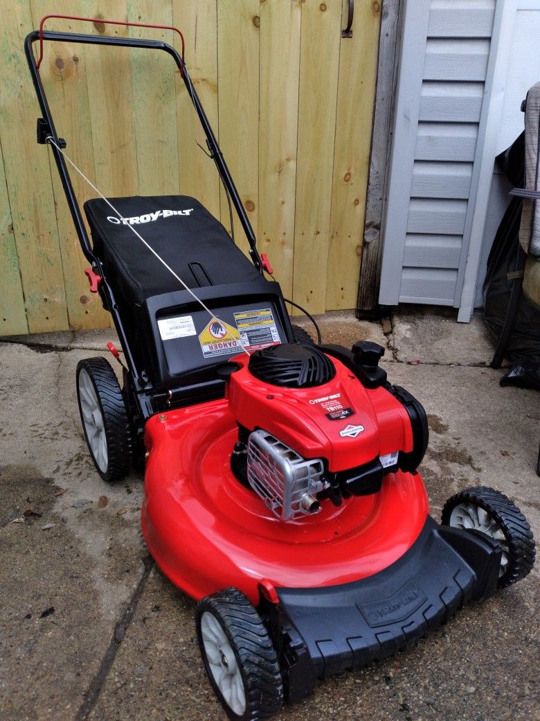 LIKE-NEW Troy-Bilt 21" Inch Push Lawnmower W/Bag And High Rear Wheels
