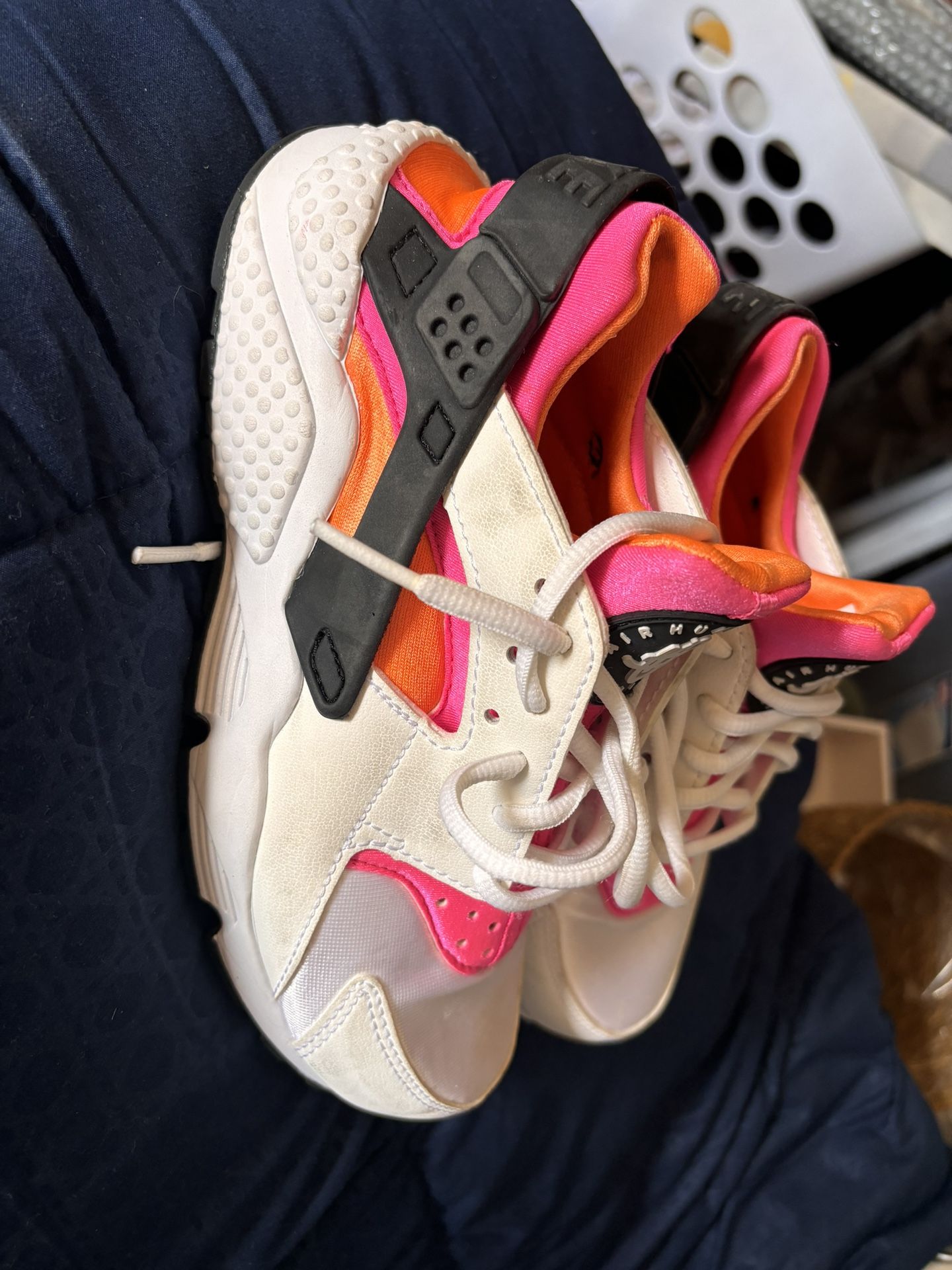 Women’s Air Huarache Size 6
