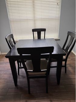 Kitchen/Dining table