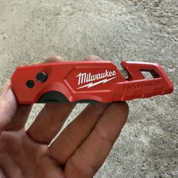 Milwaukee Tools Fastback Knife Box cutter 