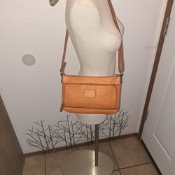 Fossil Shoulder Purse,Made With High Quality Leather,6 Credit Card Slots,3 Zip Pockets, 1 MAGNETIC Pocket On Outside,Zip Closure,Adjust Strap ,New .