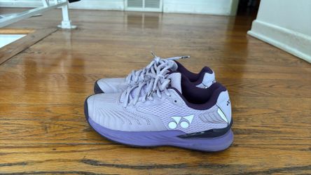 Yonex purple tennis shoes women’s size 6