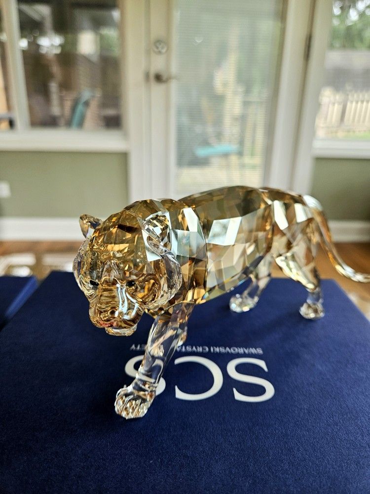 Stunning Swarovski SCS Endangered Wildlife Tiger Family Set