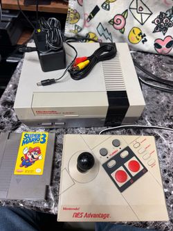 Nintendo NES Console Bundle with Advantage Controller