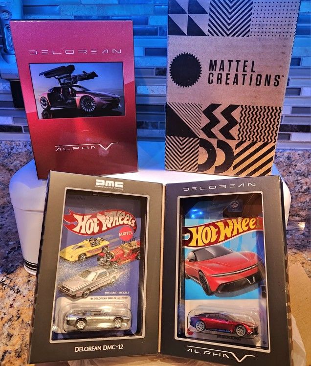 NEW 2023 Mattel Creations DeLorean Set ( 81 DeLorean DMC-12 & Special Edition Alpha