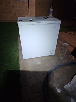 MIDEA FREEZER IN WORKING CONDITION   MANUFACTURE DATE 2020