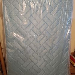  Sealy Queen Posture Mattress 