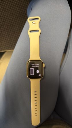 Apple Watch SE 40mm with Accessories