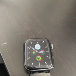 Apple 42 ‘ Series 5 Watch