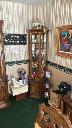 Corner hutch