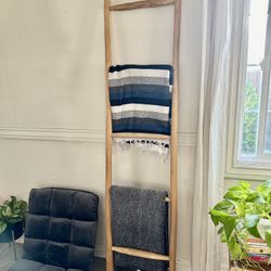 Wooden Blanket Ladder