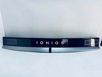 2022-2026 HYUNDAI IONIQ 5 REAR CENTER TAIL LIGHT LED OEM